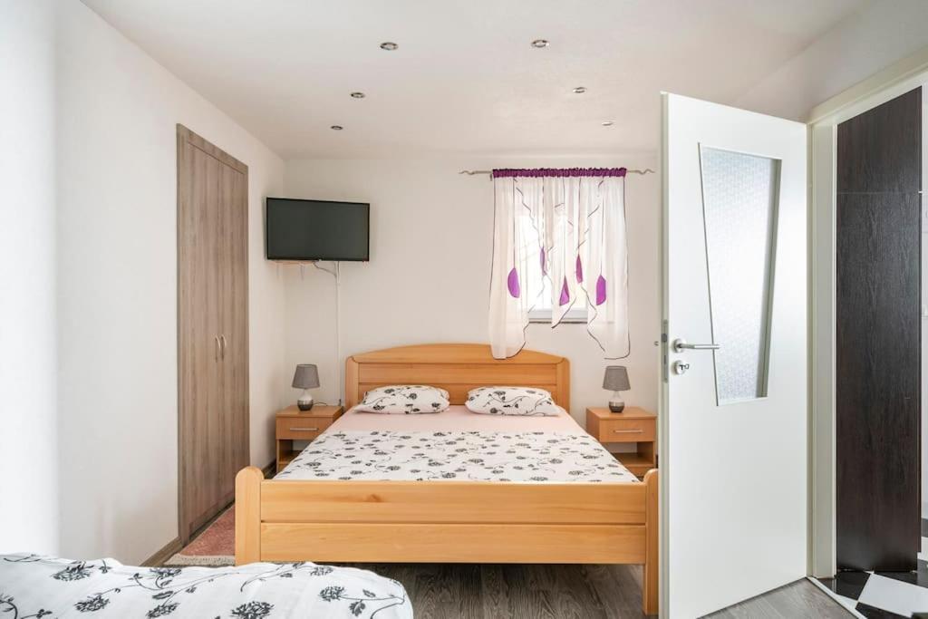 Studio Apartment Grgic シベニク エクステリア 写真