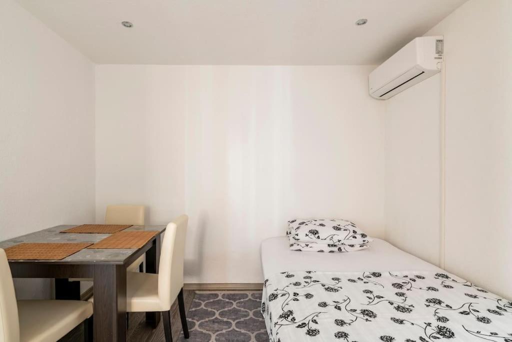 Studio Apartment Grgic シベニク エクステリア 写真