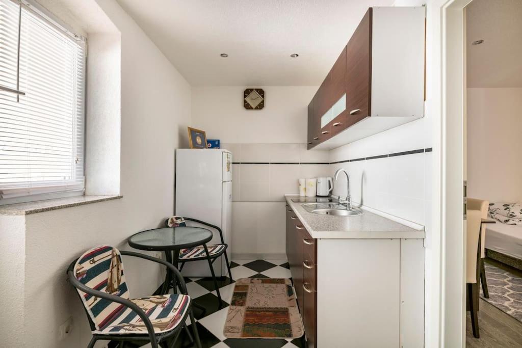 Studio Apartment Grgic シベニク エクステリア 写真